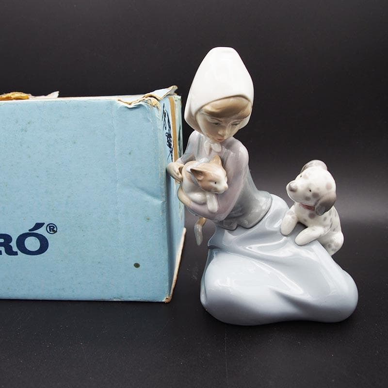 リヤドロ LLADRO 5032 少女と猫と犬 Little Friskies