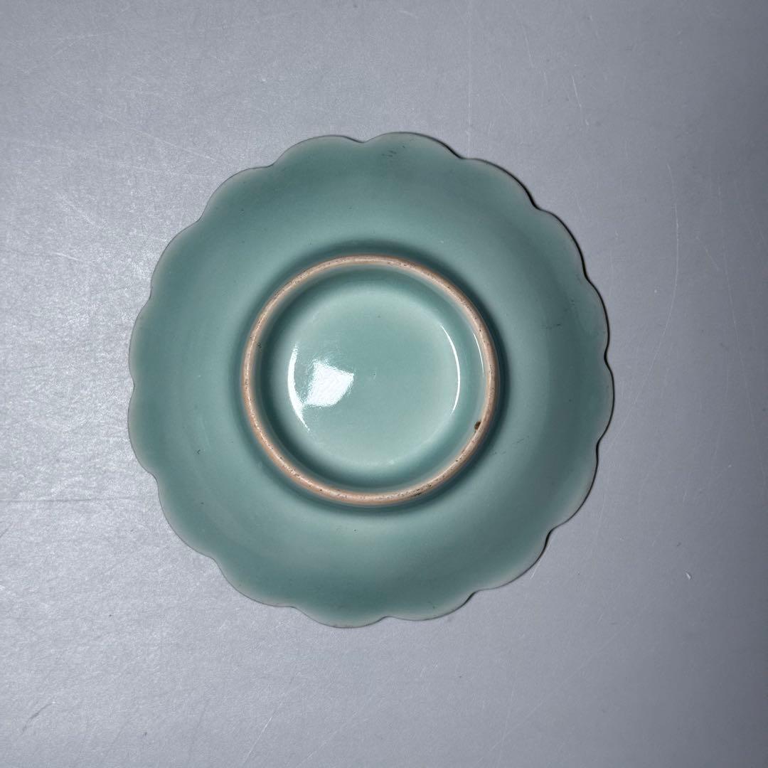 後期鍋島　渦巻文陽刻輪花小皿　奇跡の5枚揃　掲載　「通観　鍋島青磁」　同手掲載