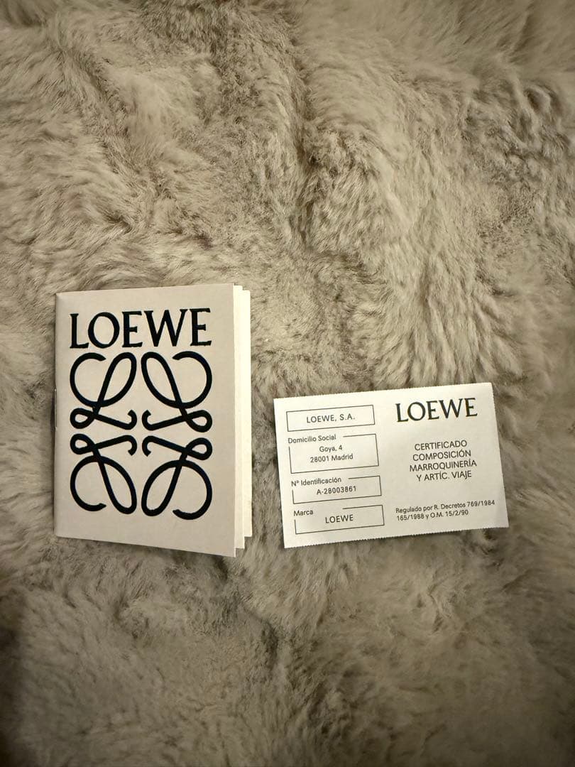 LOEWE ショルダーバッグ アナグラム