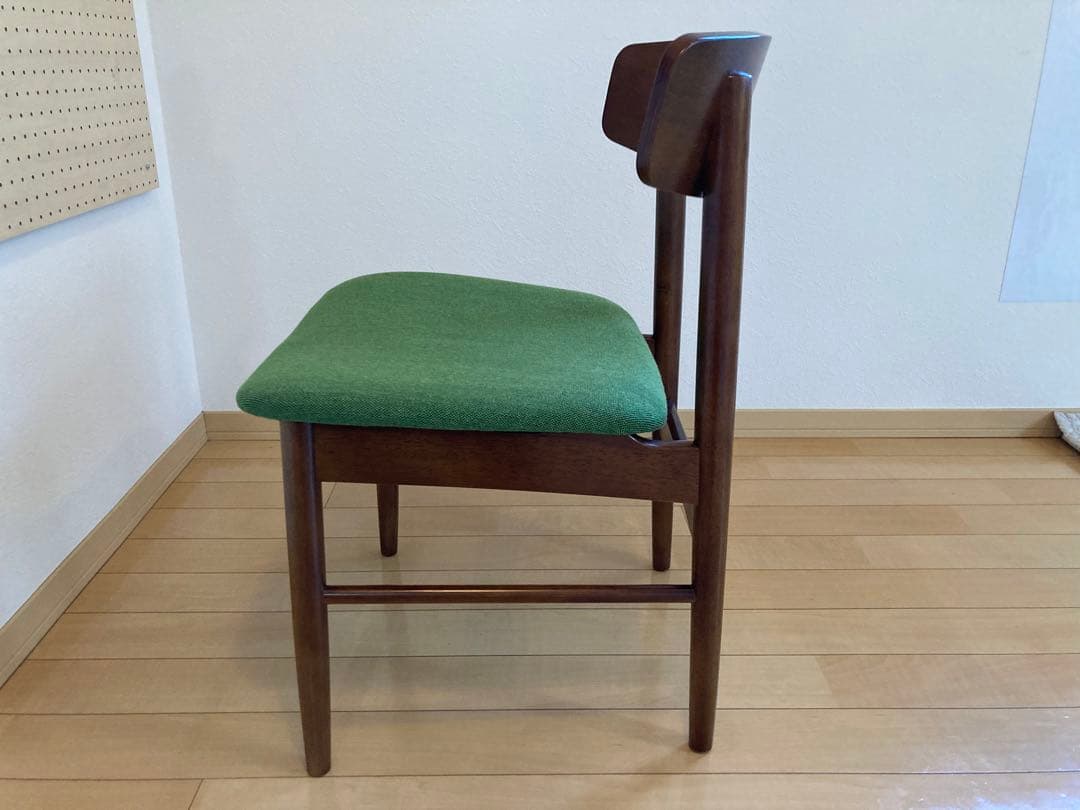カリモク60 ダイニングチェア Tチェア タップグリーン 2脚セット