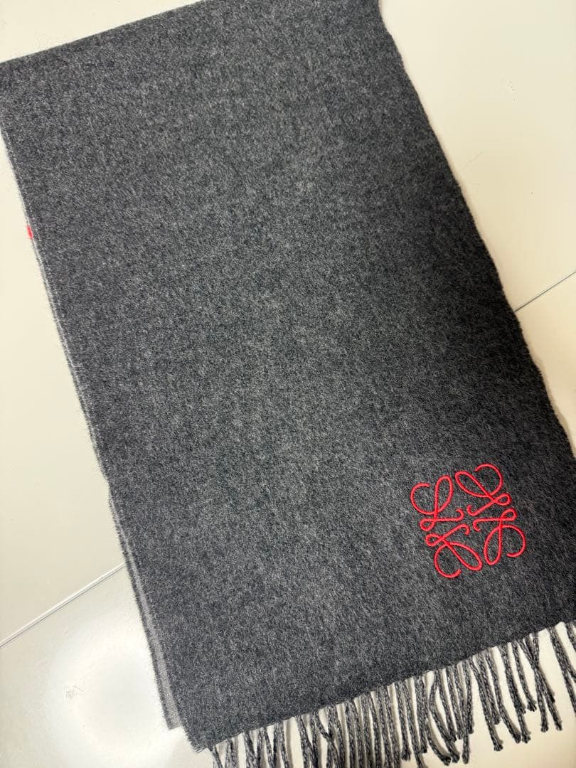 ロエベ　グレー マフラー