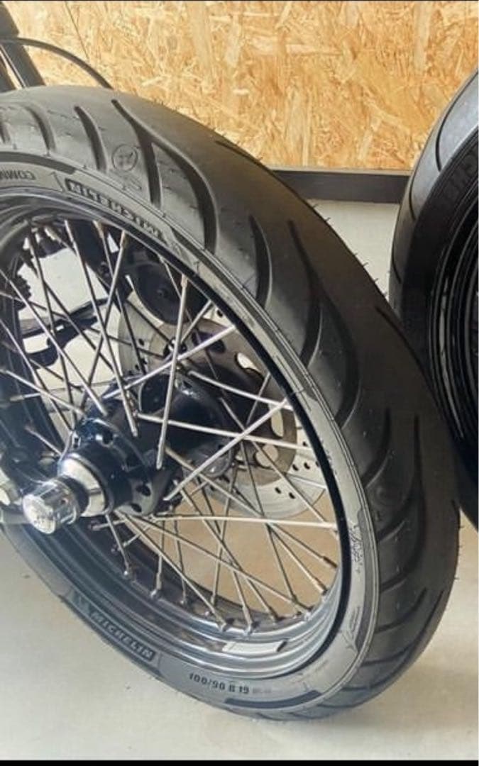 19インチ タイヤ次ホイール　ハーレー　flstsb 100 90/B19