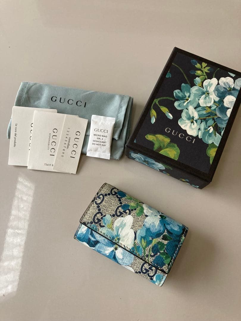ほぼ新品★GUCCI グッチブルームス　キーケース　赤×水色★
