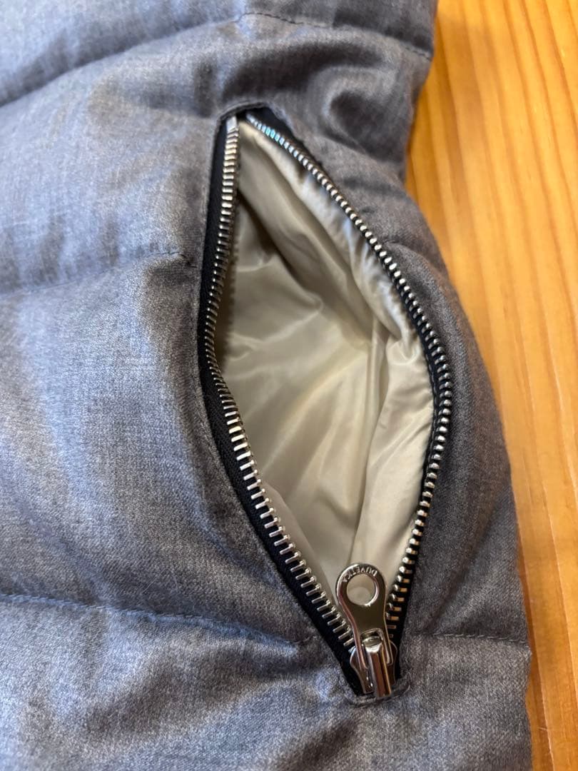 美品　デュベティカ　ダウンベスト　40サイズ