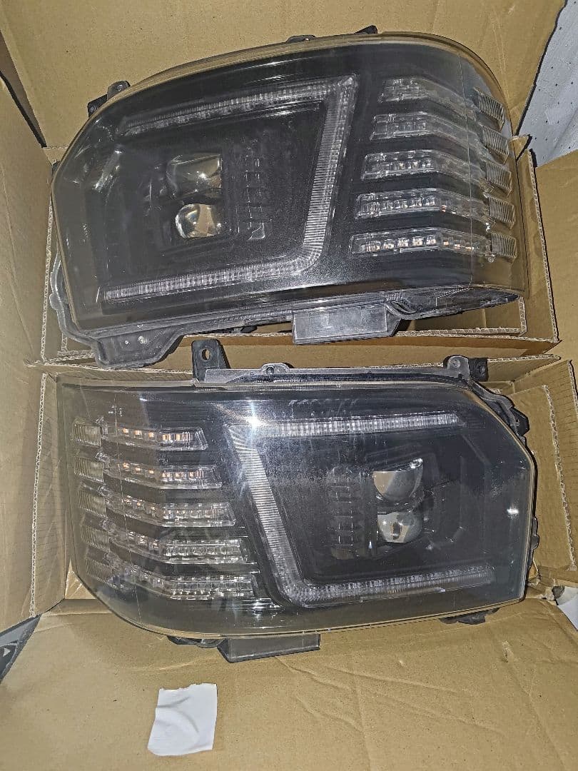 200系ハイエース　ヴァレンティ コプラス ヘッドライト valenti