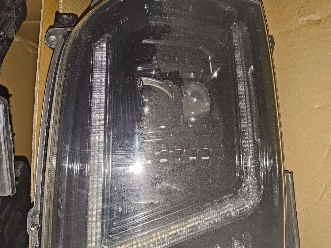 200系ハイエース　ヴァレンティ コプラス ヘッドライト valenti