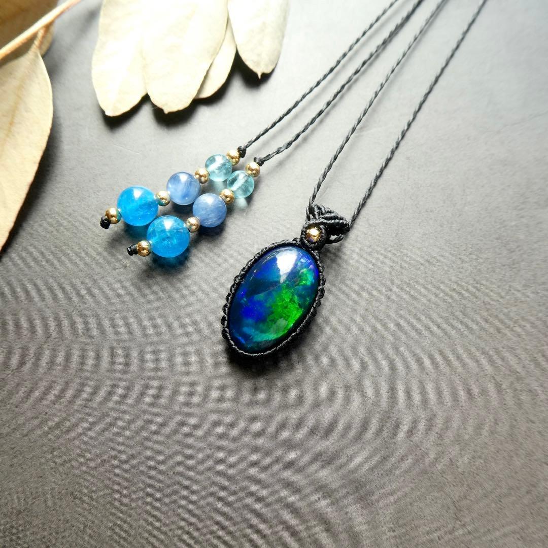 上カルビ　大粒ブラックオパールのマクラメネックレス