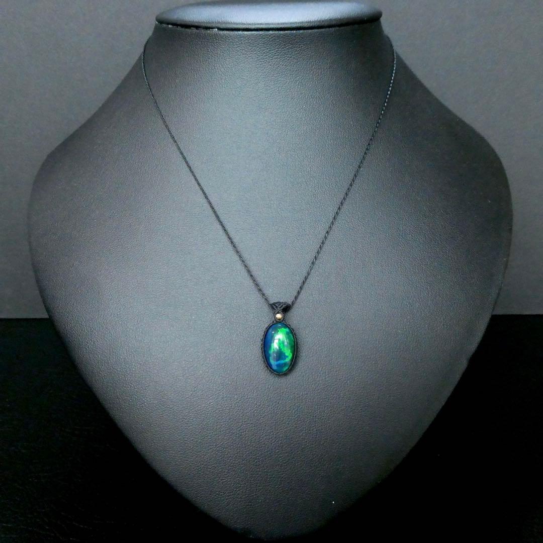 上カルビ　大粒ブラックオパールのマクラメネックレス