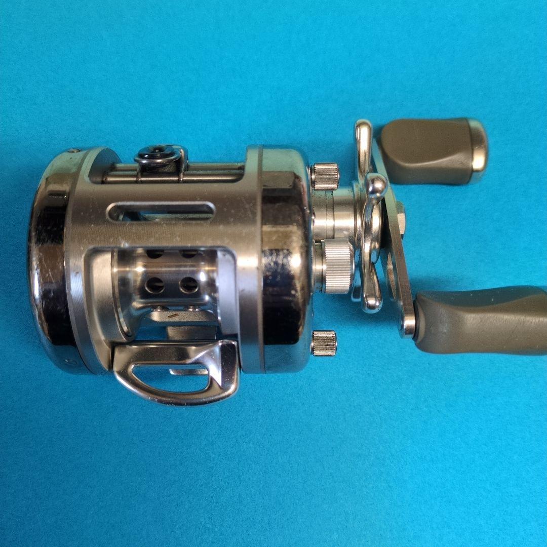 リール VARIUS M300