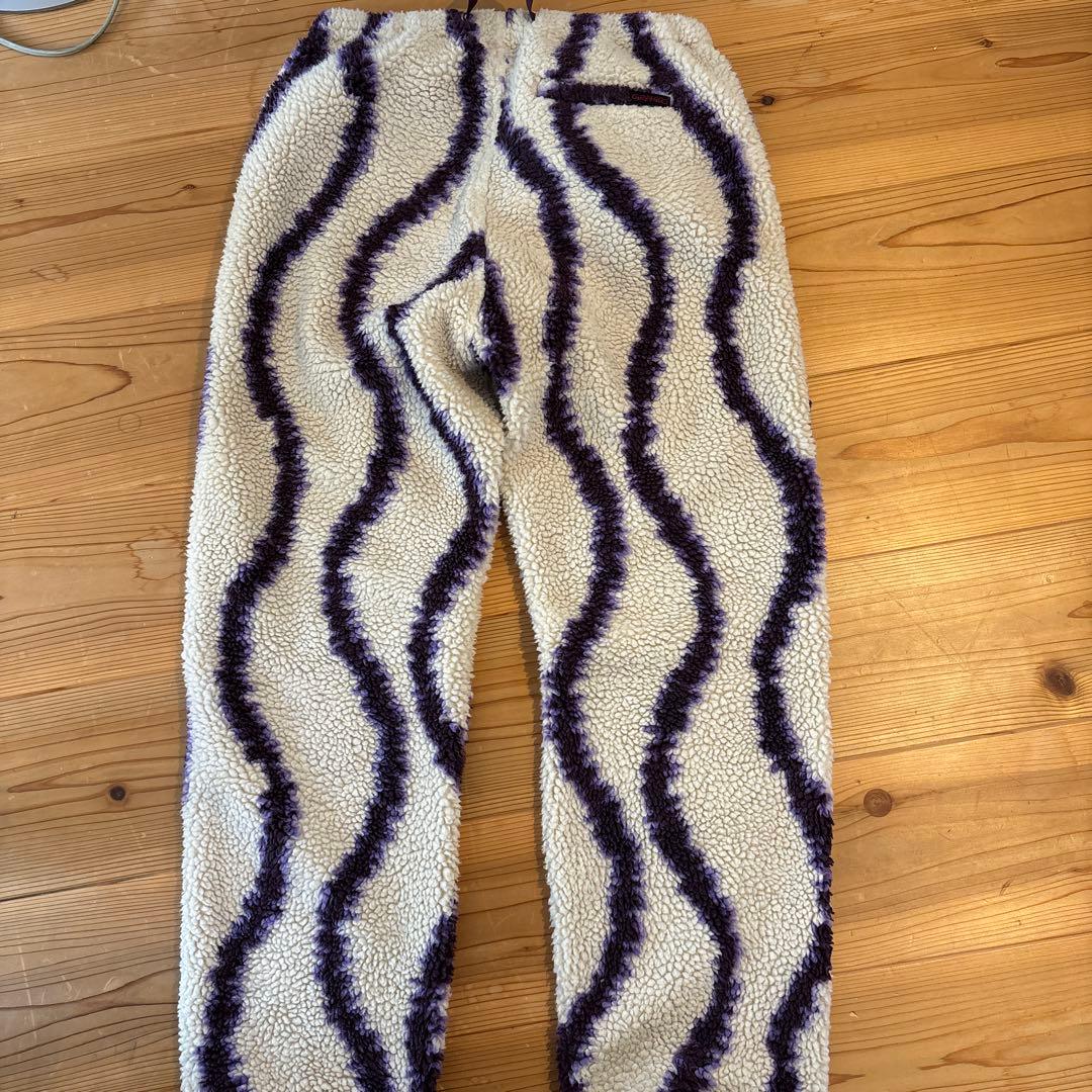 【GRAMiCCi グラミチ】 シェルパ ボアパンツ 総柄 白紫