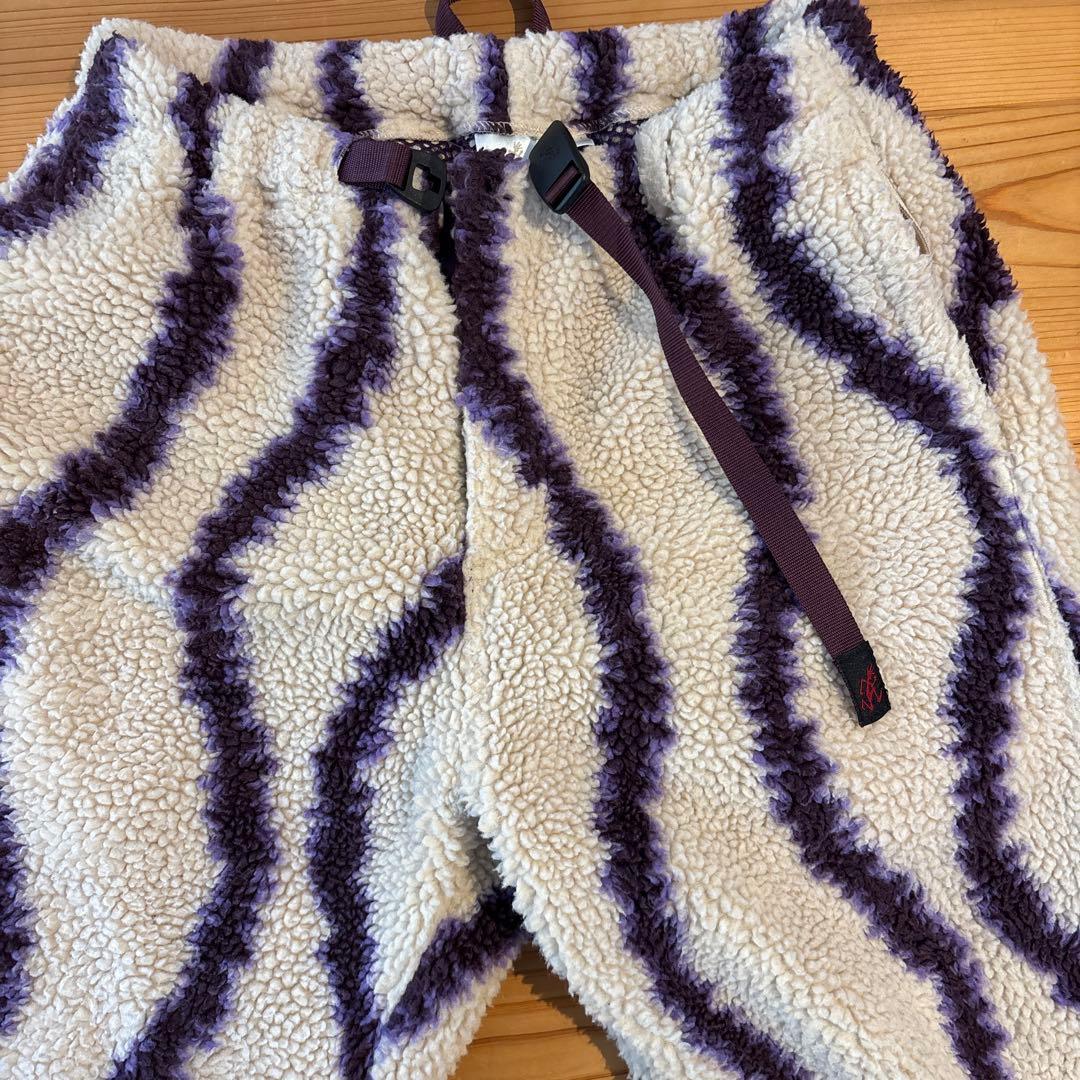 【GRAMiCCi グラミチ】 シェルパ ボアパンツ 総柄 白紫