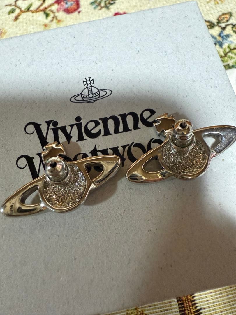VivienneWestwood ミニバスレリーフピアス