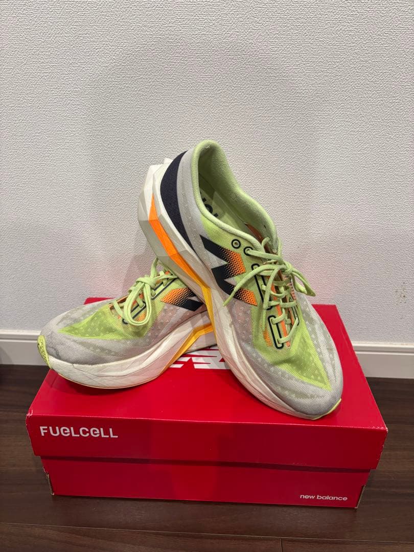 スパイク・シューズ new balance FuelCell Elite v4