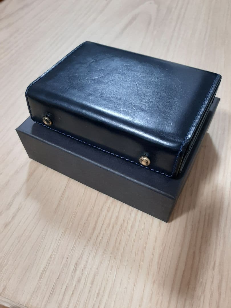 m+エムピウ　ブルー　二つ折り財布