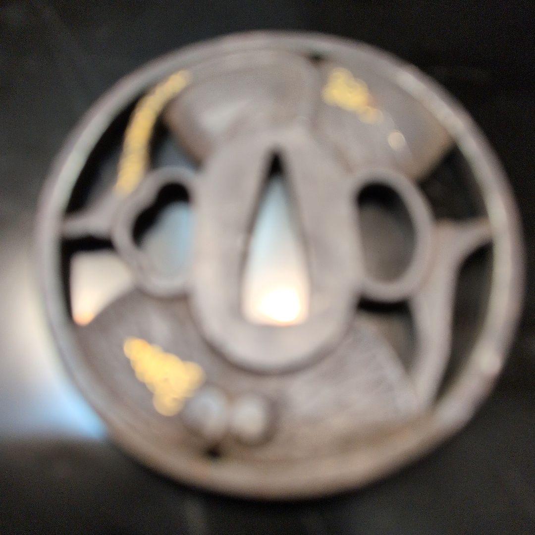 鍔　越前住記内作　金象嵌　葵の図透かし