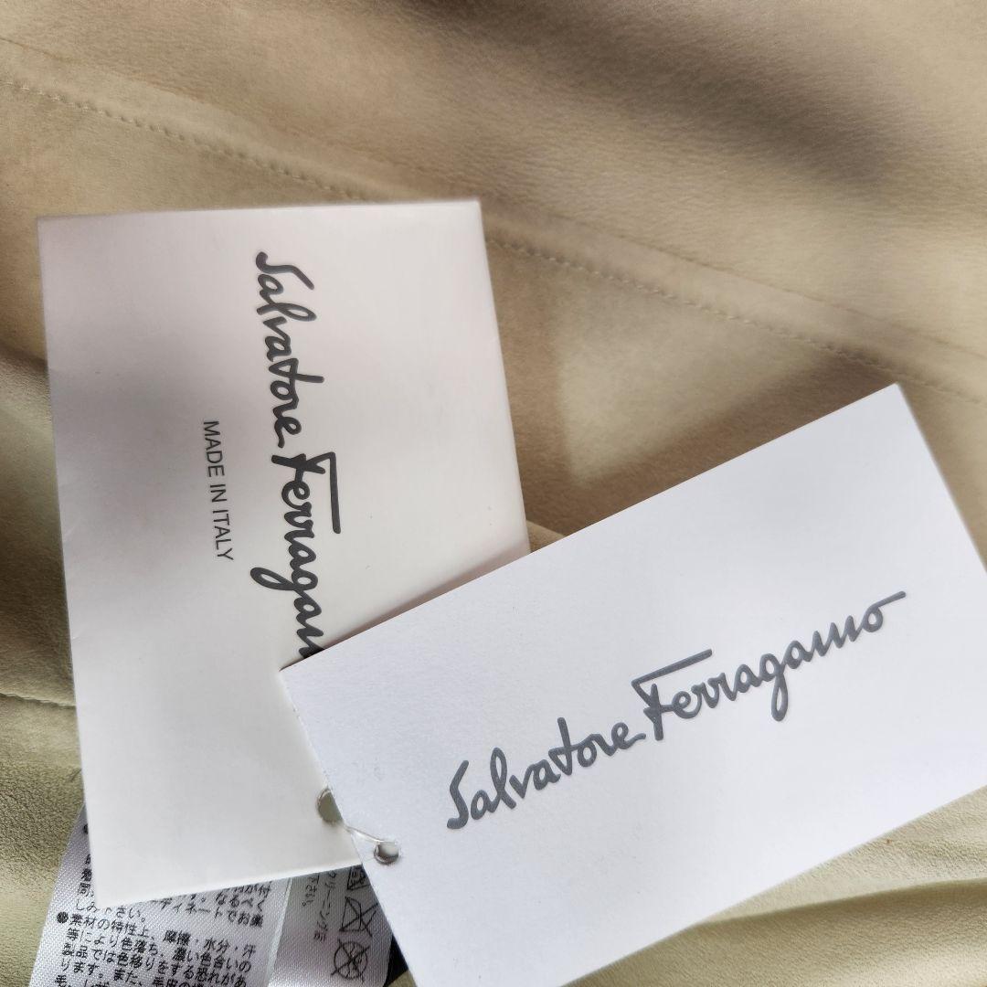 タグ付き サルヴァトーレフェラガモ オールレザー ロングコート シェルボタン