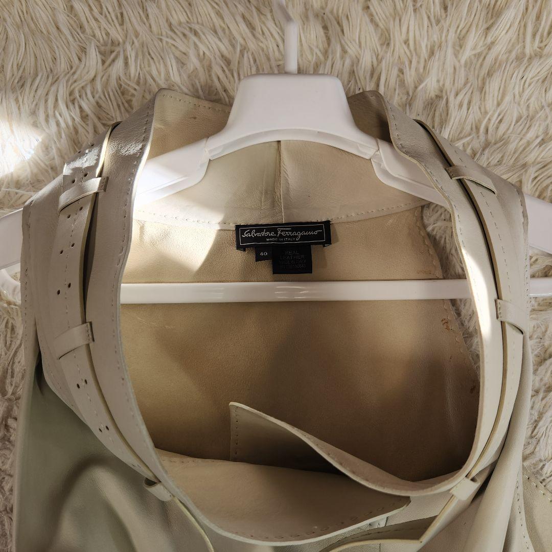 タグ付き サルヴァトーレフェラガモ オールレザー ロングコート シェルボタン