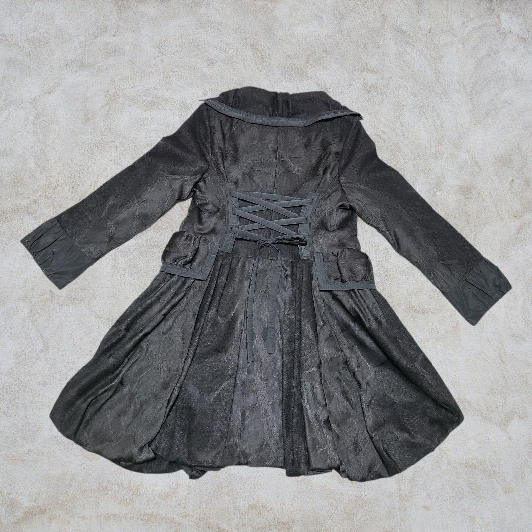 EIKO KONDO 黒フリル襟付きロングコート／Aライン／バック編上げデザイン