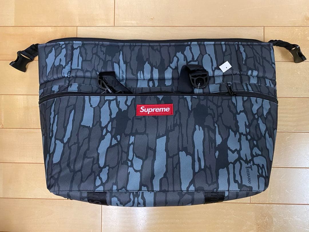 Supreme®/AO 24-Pack Cooler Bag 2024SS
