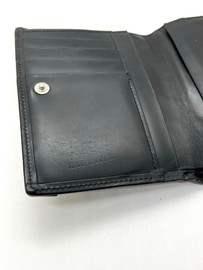 ゴルチエ メタルプレート　財布 黒