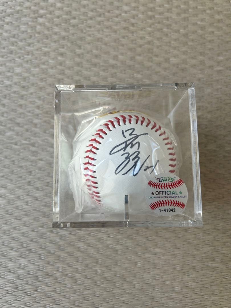 楽天イーグルス 早川選手 直筆 サインボール 鏡面台付 2022