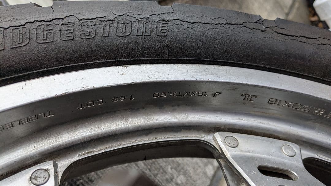 CBX400F用？　リアホイール　インボード・スプロケ付