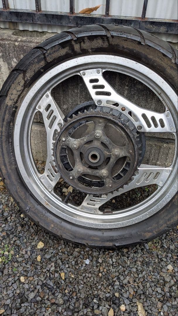 CBX400F用？　リアホイール　インボード・スプロケ付