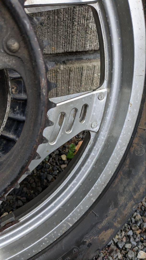 CBX400F用？　リアホイール　インボード・スプロケ付