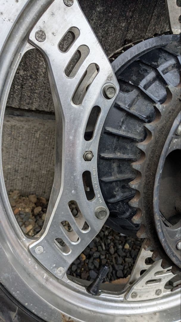 CBX400F用？　リアホイール　インボード・スプロケ付