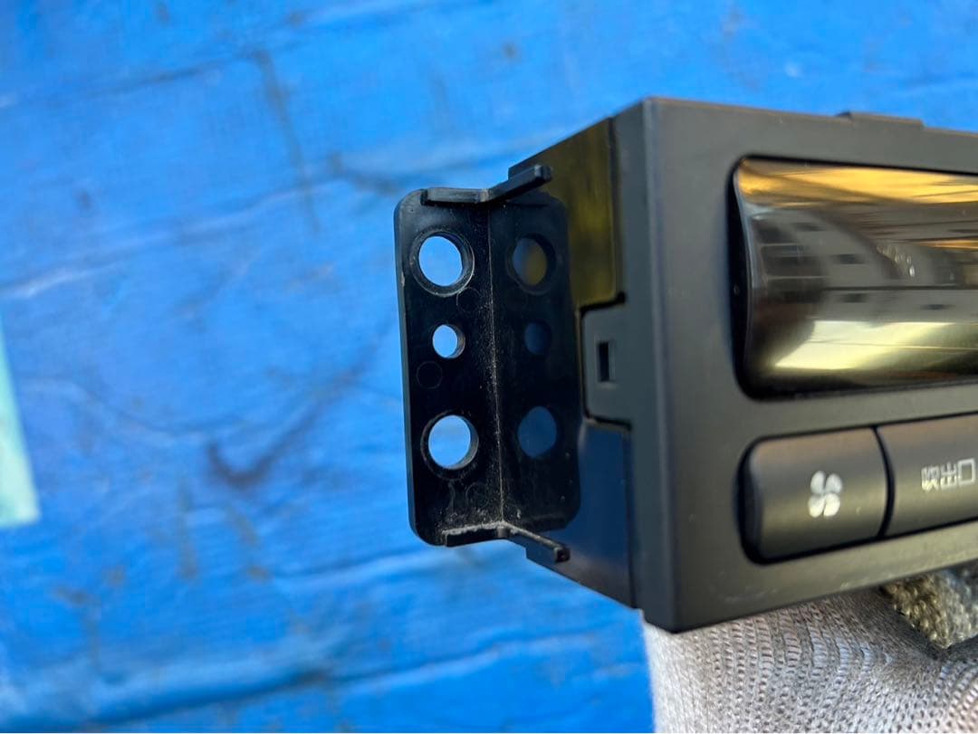 日産　プレジデント　PG50 純正品エアコンスイッチ