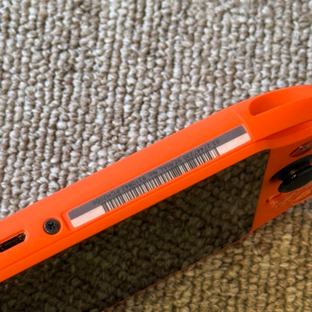 PSVITA PCH-2000 ネオンオレンジ