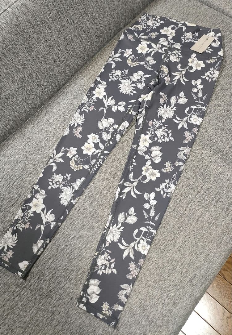 ⑤【新品未使用】SUKALA LAVA レギンス S ボタニカル柄 グレー