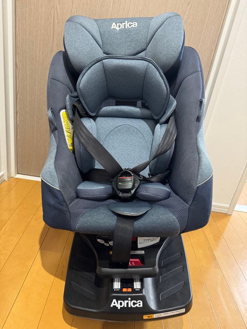 Aprica 車用チャイルドシート グレー　isofix