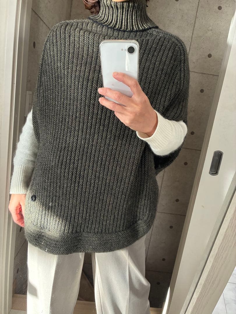 グッチ　アルパカニットポンチョ　カーキ　ブラック