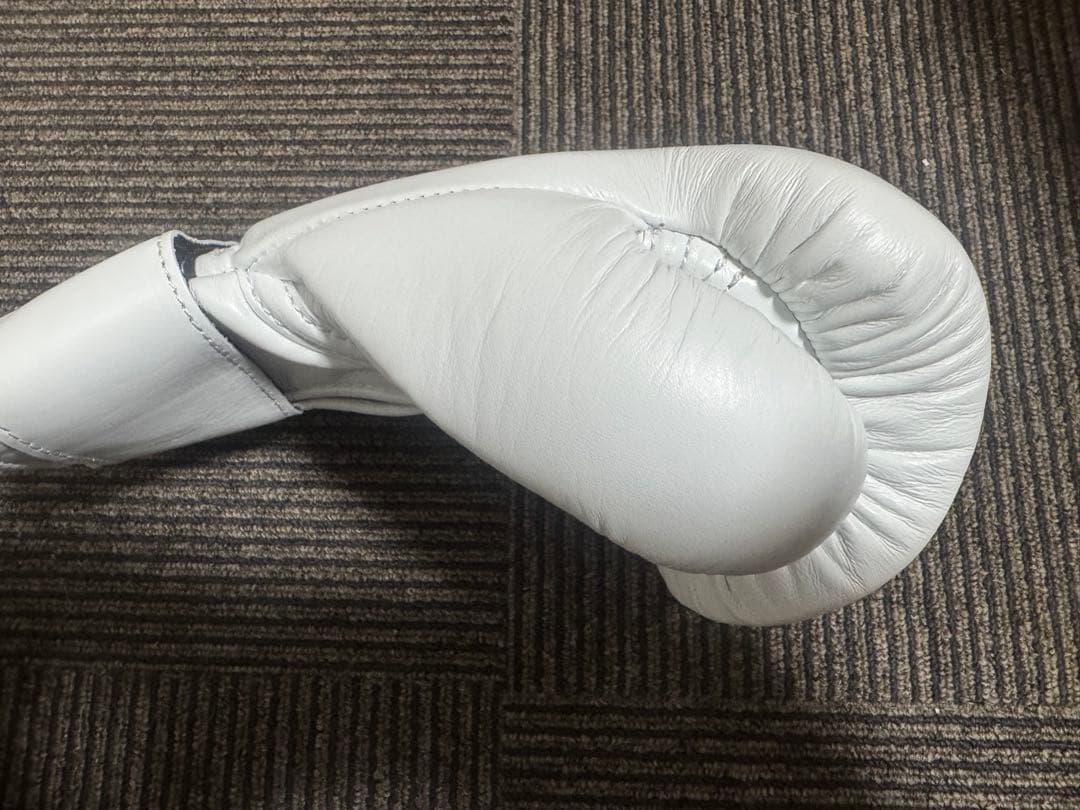 〔ウイニング〕Winning ボクシンググローブ マジックテープ8oz ホワイト