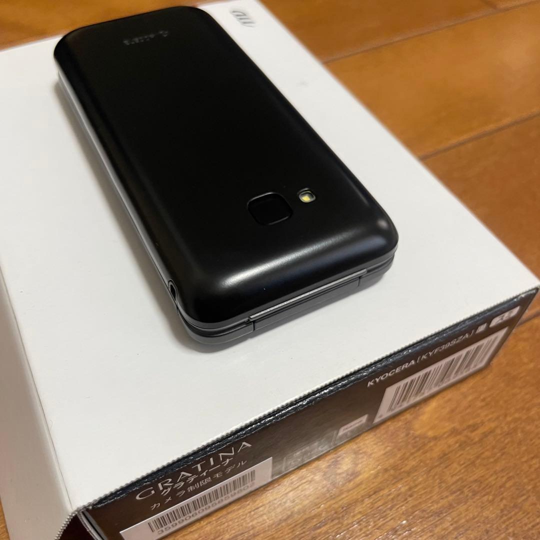 GRATINA KV32 KYF39 ブラック　折りたたみ式携帯電話　ガラケー
