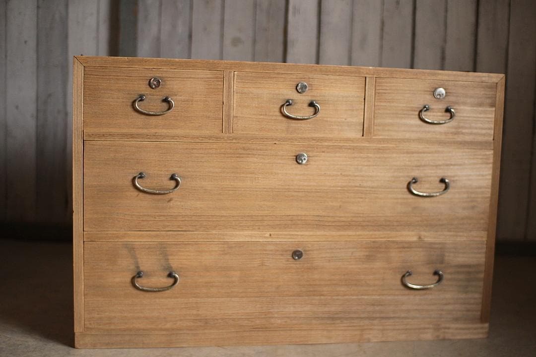 古い木製の引き出し5杯　チェスト　桐箪笥 昭和レトロ　古家具　古民家　時代家具