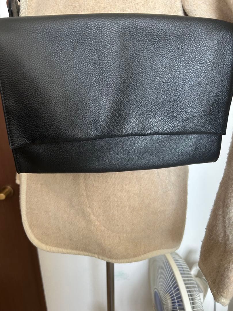 ⭐︎大人気earパピヨネドット柄ストラップの黒ショルダーバッグ