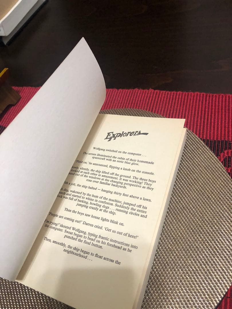 洋書 Explorers - e Gipe