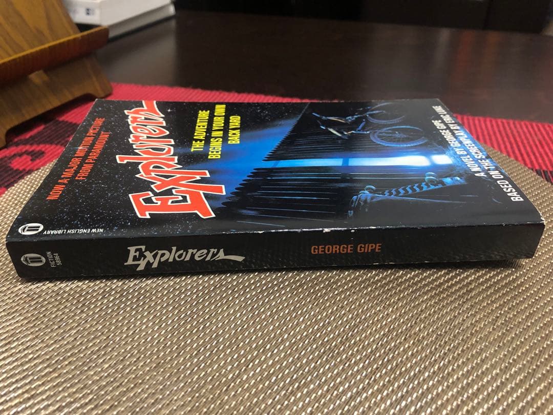 洋書 Explorers - e Gipe