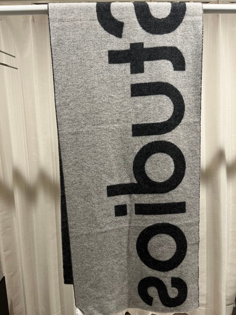 【新品】Acne Studios ロゴジャカードスカーフ