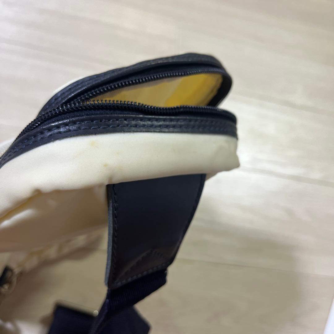 クリーム色 アンカー刺繍 スリングバッグ