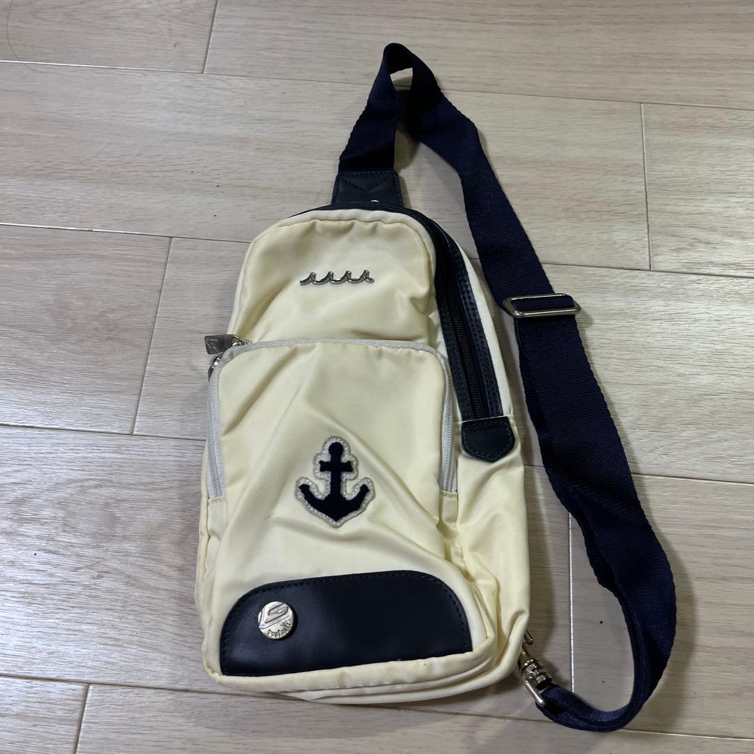 クリーム色 アンカー刺繍 スリングバッグ