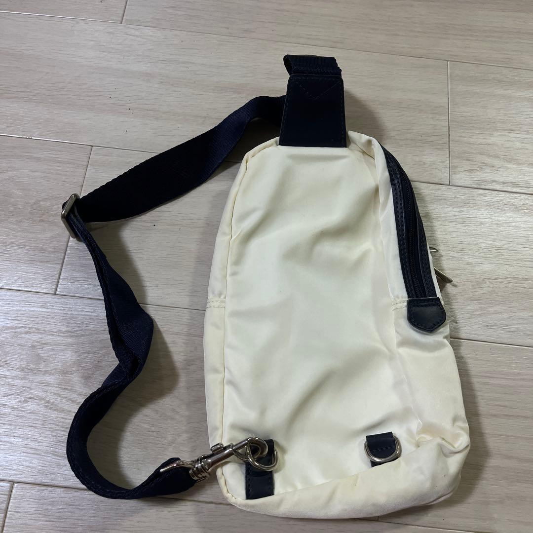 クリーム色 アンカー刺繍 スリングバッグ