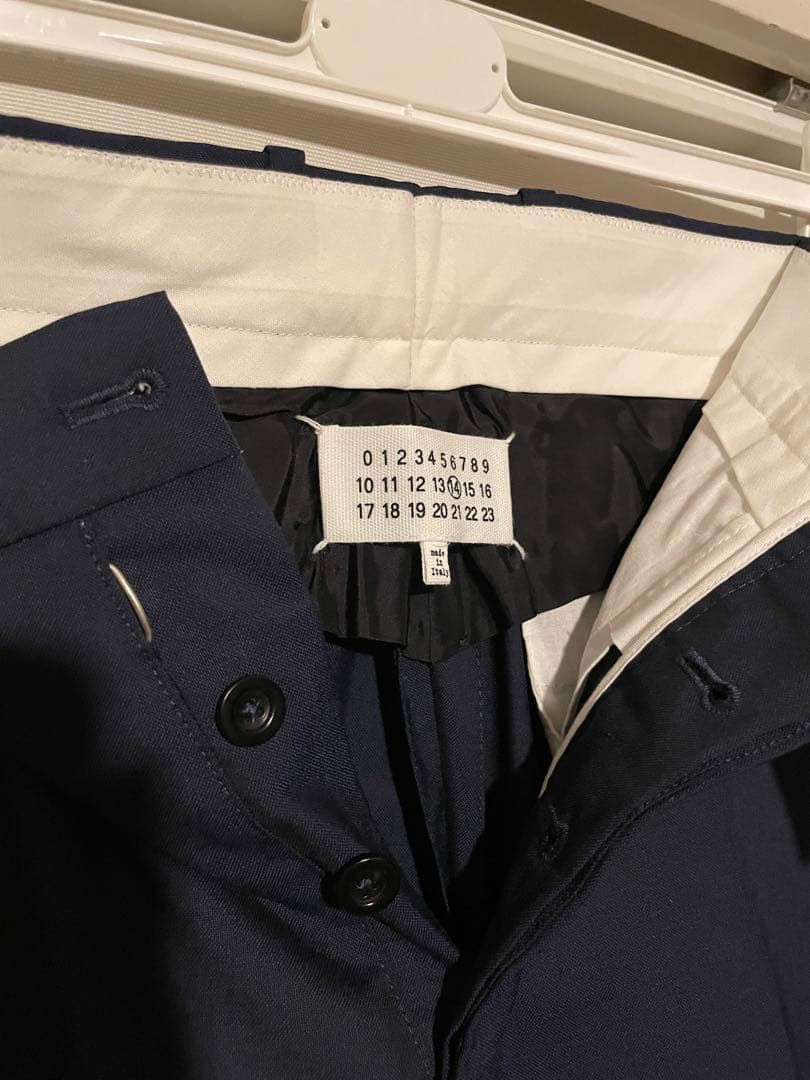 ことら　メゾンマルジェラ ノーカラージャケット セットアップ ネイビー