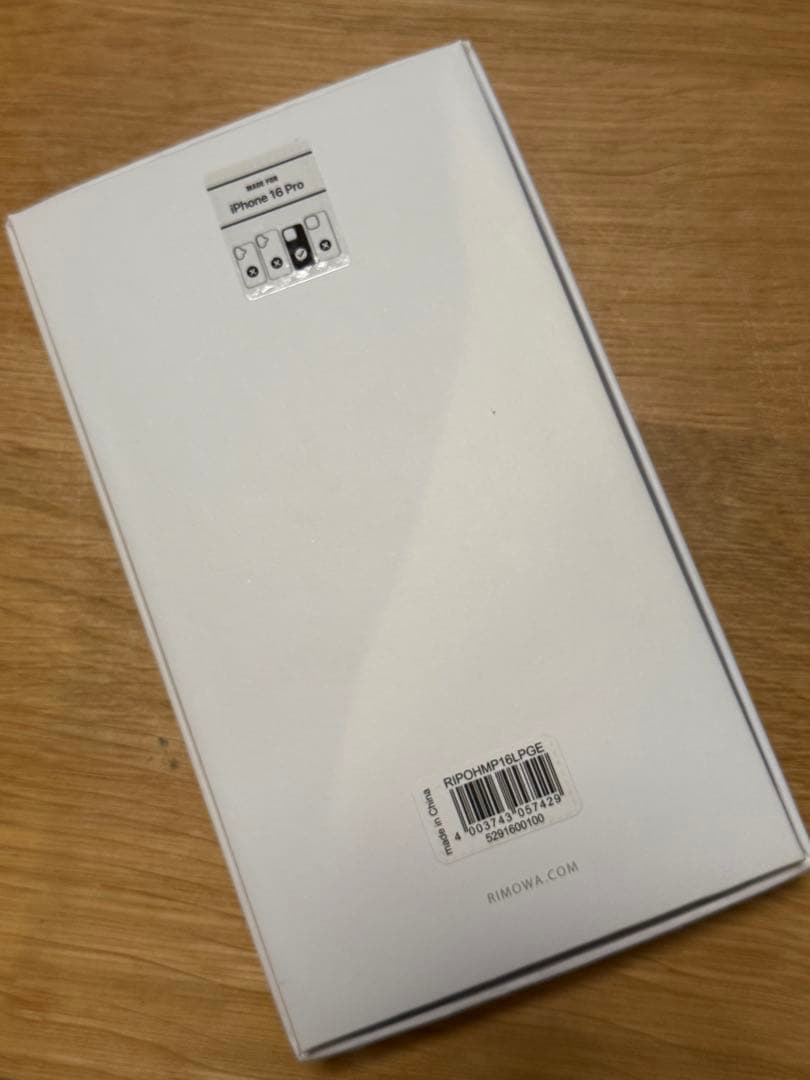 RIMOWA iPhone 16 Pro MagSafe 対応ケース