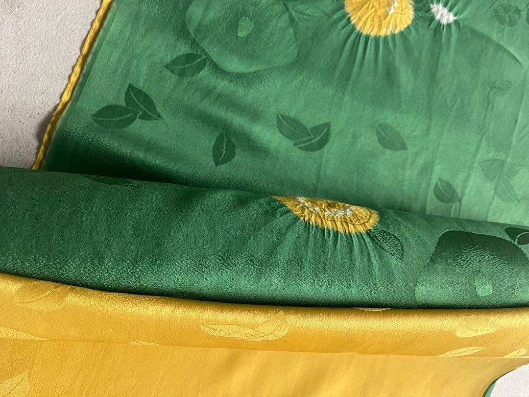 振袖長襦袢　正絹　新品未使用　絞り　 18.0m 高級反物　綺麗な緑と辛子色