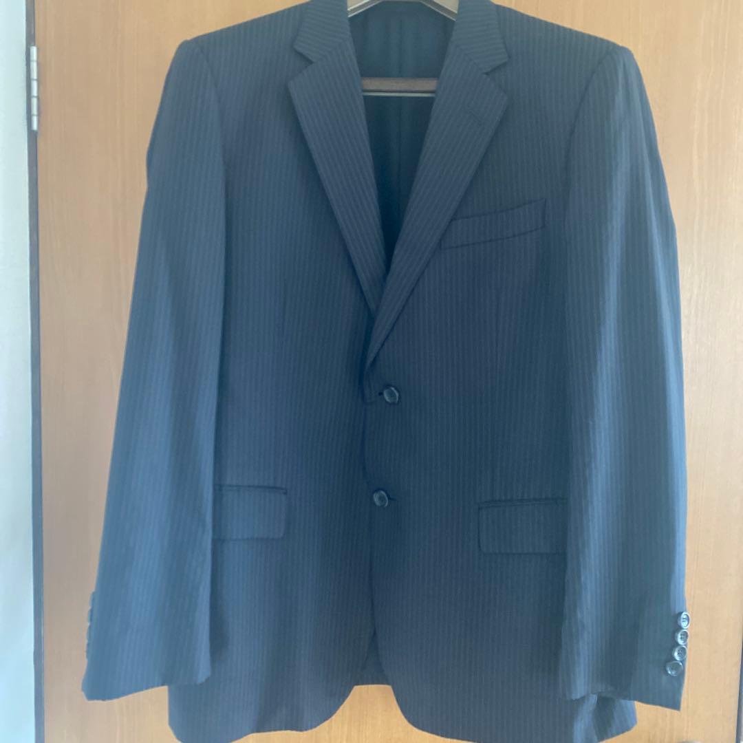 GUCCIストライプスーツブラックにネイビーストライプ52