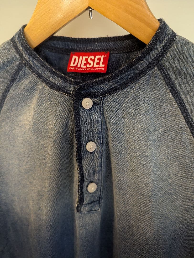 DIESEL 24年モデル美品 予備ボタン付き ヘンリーネック長袖Tシャツ