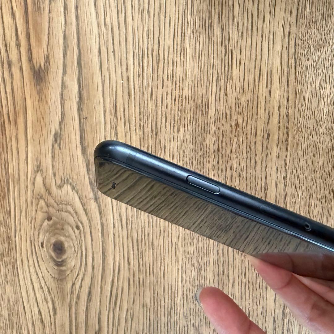 iPhone SE 64GB SIMフリー